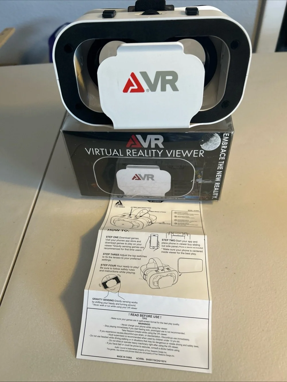 White Mobile Virtual Reality Viewer Headset